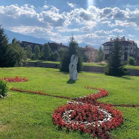 Royal Towers 738 公寓