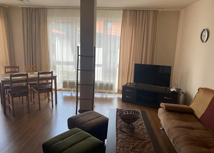 Royal Towers 738 公寓 *