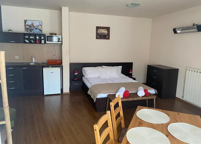 公寓 Royal Towers 738 *