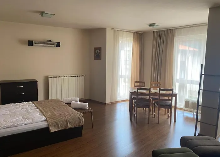 Royal Towers 738 公寓